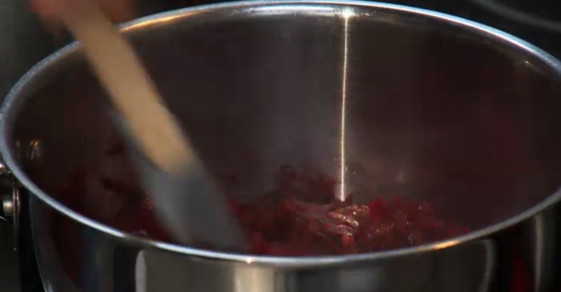 Борщ с зелёной гречкой и черносливом