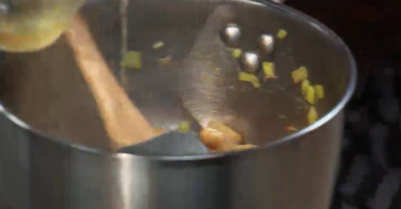 Равиоли из корня сельдерея с индейкой и соусом из грибов